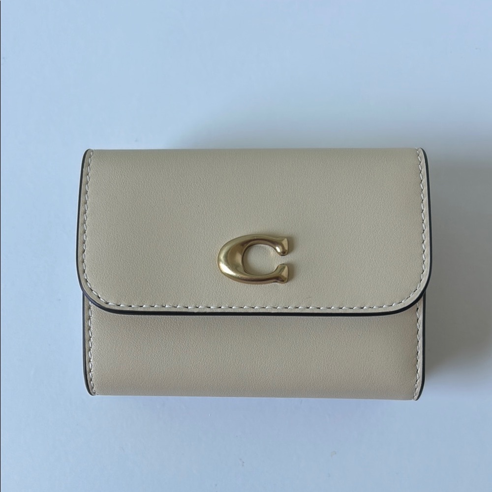Coach Essential Card Holder Wallet in Moonlight